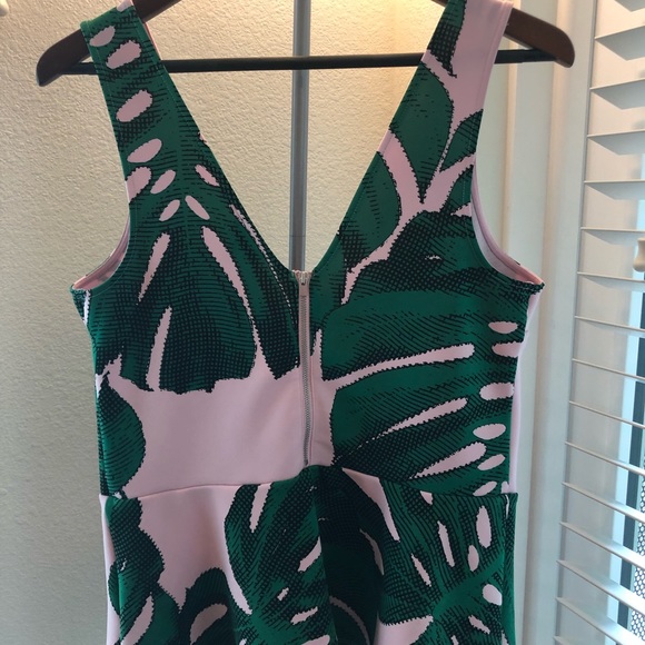 Tropical V-Neck Peplum Top - Picture 3 of 7